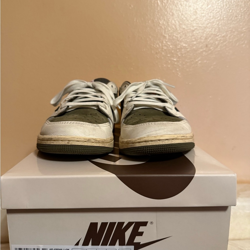 Travis Scott olive green